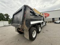 2020 Freightliner SD122