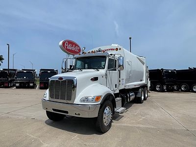 2023 Peterbilt 348