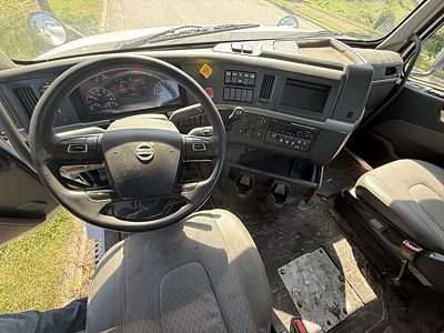 2019 Volvo VHD64
