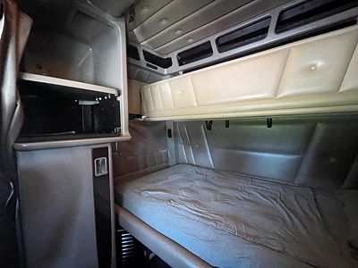 2022 Peterbilt 389