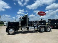 2023 Peterbilt 389