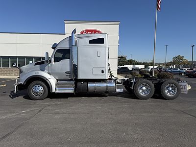 2023 Kenworth T880