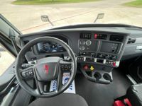 2023 Kenworth T680