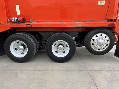 2017 Peterbilt 320