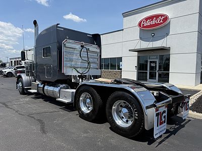 2023 Peterbilt 389