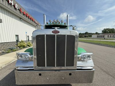 2023 Peterbilt 389