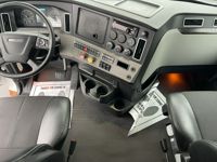 2019 Freightliner CASCADIA 126