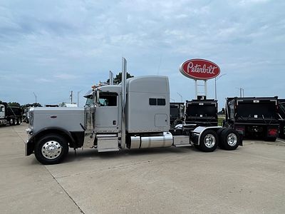2023 Peterbilt 389