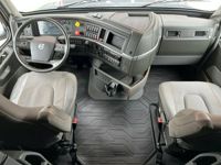 2022 Volvo VNL64T860