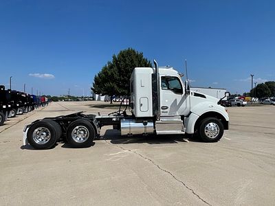 2023 Kenworth T880