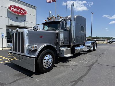 2023 Peterbilt 389