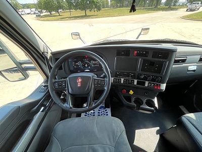 2023 Kenworth T880