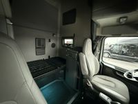 2020 Volvo VNL64T760