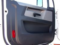 2021 Freightliner CASCADIA 126