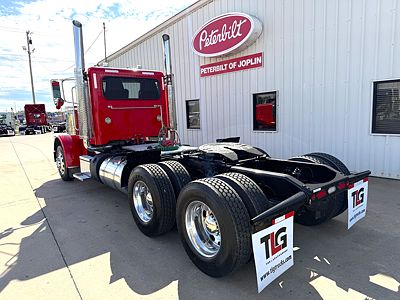 2023 Peterbilt 389