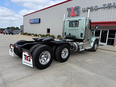 2023 Peterbilt 567