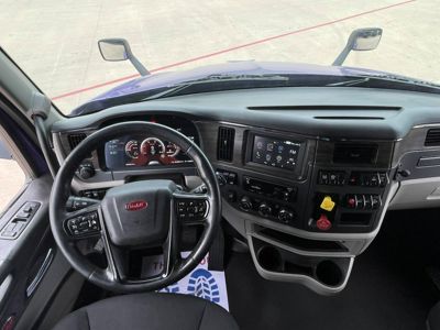 2023 Peterbilt 579