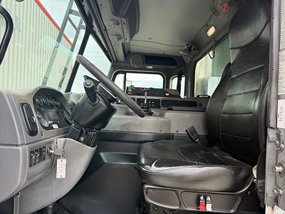 2017 Peterbilt 320
