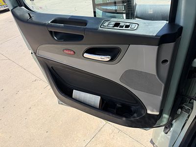2023 Peterbilt 567
