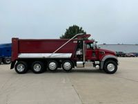2016 Mack GU713
