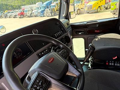 2022 Peterbilt 389