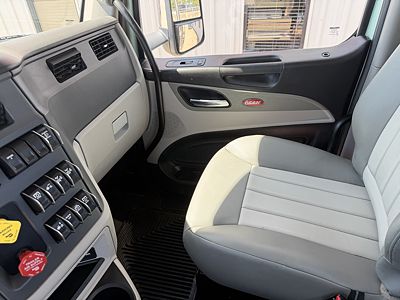 2023 Peterbilt 567