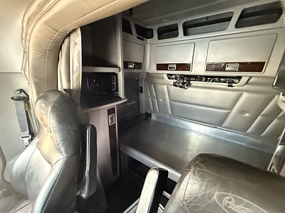 2021 Peterbilt 389