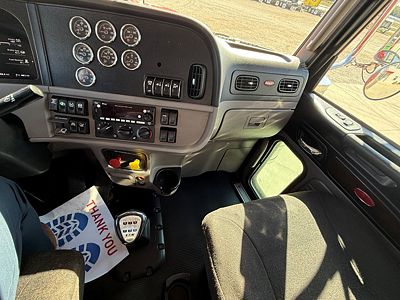 2022 Peterbilt 389