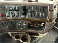 2017 Volvo VNL64T670