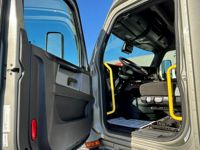 2023 Freightliner CASCADIA 126