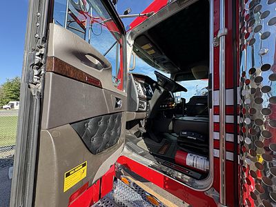 2023 Kenworth W900L