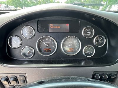 2023 Peterbilt 348