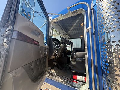 2023 Kenworth W900L