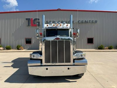 2022 Peterbilt 389