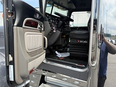 2021 Peterbilt 389