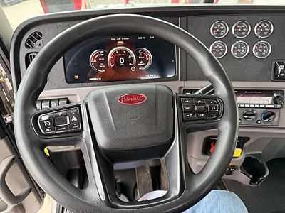 2023 Peterbilt 389
