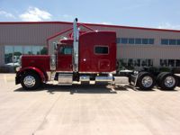 2023 Peterbilt 389