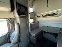 2022 Volvo VNL64T860