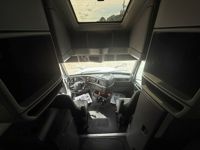 2021 Volvo VNL64T760