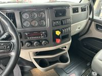 2023 Peterbilt 567