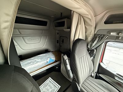 2023 Peterbilt 579