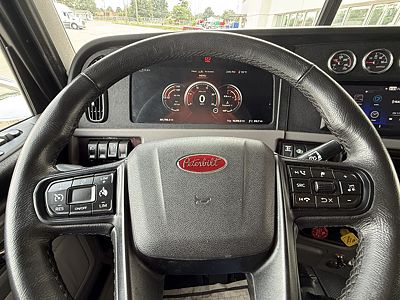 2022 Peterbilt 389-131