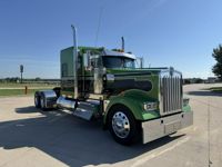 2022 Kenworth W900
