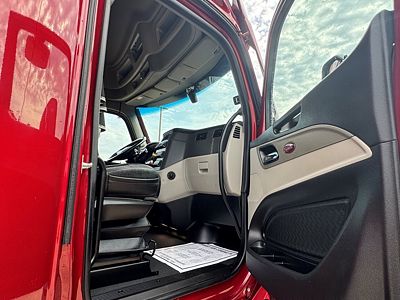 2023 Peterbilt 579