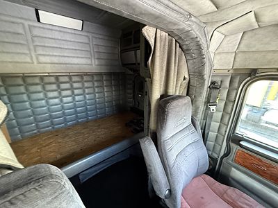 2000 Peterbilt 379