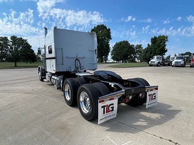 2023 Peterbilt 389