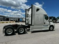 2021 Freightliner CASCADIA 126