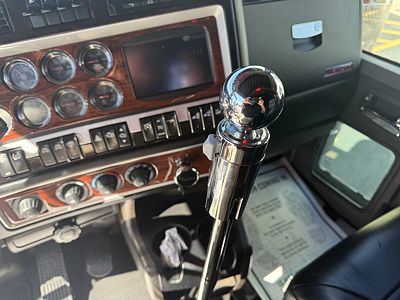 2021 Kenworth W900