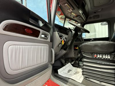2023 Peterbilt 389