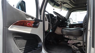 2023 Peterbilt 579